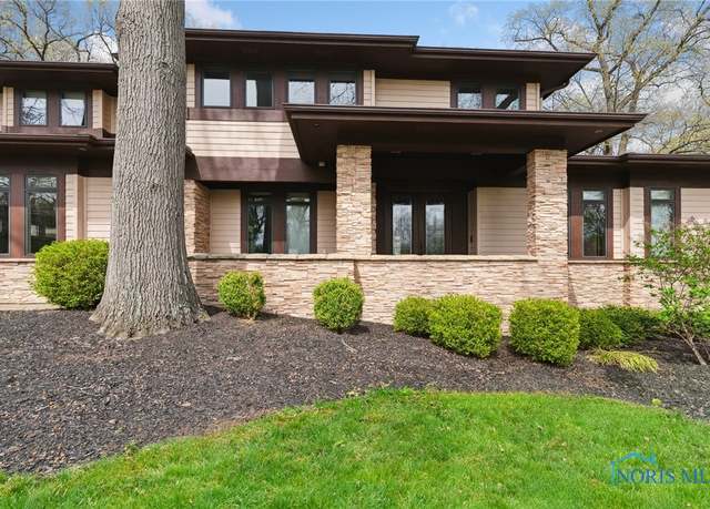 Property at 9030 Oak Valley Rd, Holland, OH 43528, 5 beds, 5 baths