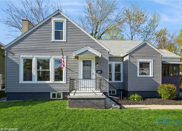 Property at 214 Meekison St, Napoleon, OH 43545, 3 beds, 2 baths