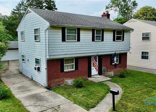 Property at 3718 N Mapleway Dr, Toledo, OH 43614, 4 beds, 2.5 baths