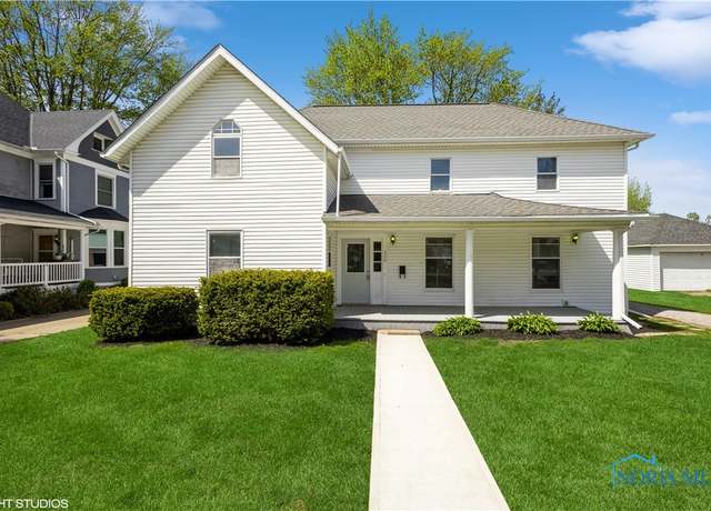 Property at 626 Leonard St, Napoleon, OH 43545, 4 beds, 2.5 baths