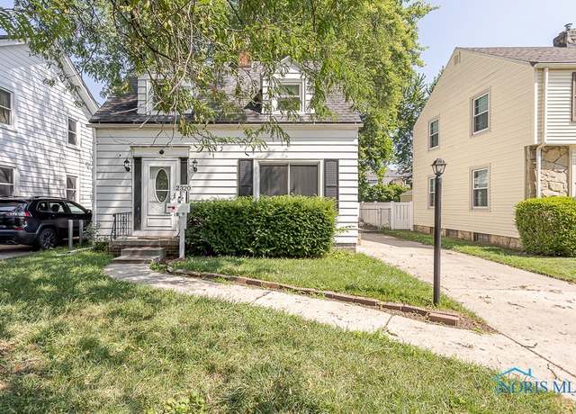Property at 2320 Beaufort Ave, Toledo, OH 43613, 3 beds, 1.5 baths