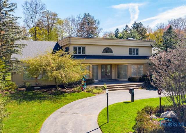 Property at 4354 Corey Rd, Toledo, OH 43623, 4 beds, 3.5 baths