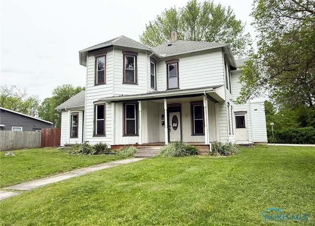 Property at 704 W Fremont St, Fostoria, OH 44830, 4 beds, 1.5 baths