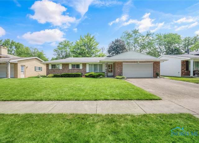 Property at 1073 Westbrook Dr, Perrysburg, OH 43551, 3 beds, 1.5 baths