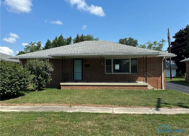 Property at 410 Monroe Ave, Findlay, OH 45840, 3 beds, 1.5 baths