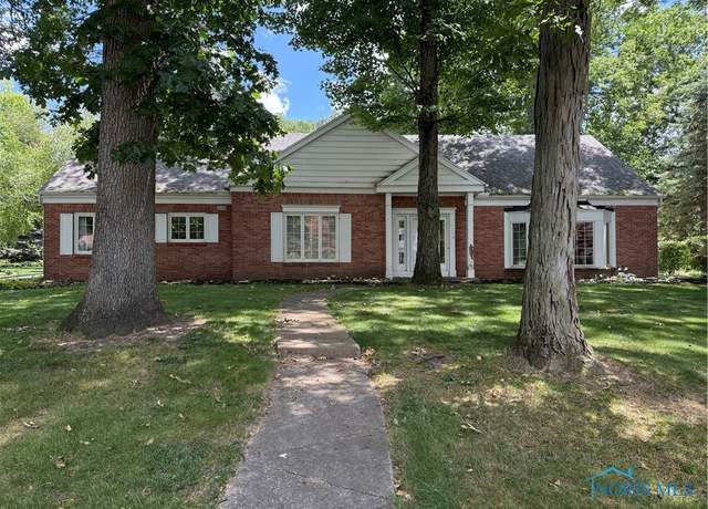 Property at 3228 Shakespeare Ln, Toledo, OH 43615, 5 beds, 3.5 baths