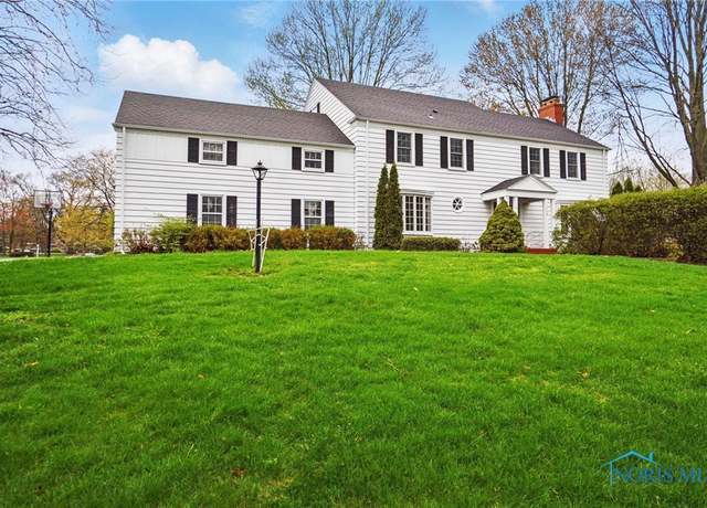 Property at 160 Winfield Dr, Bowling Green, OH 43402, 4 beds, 3 baths