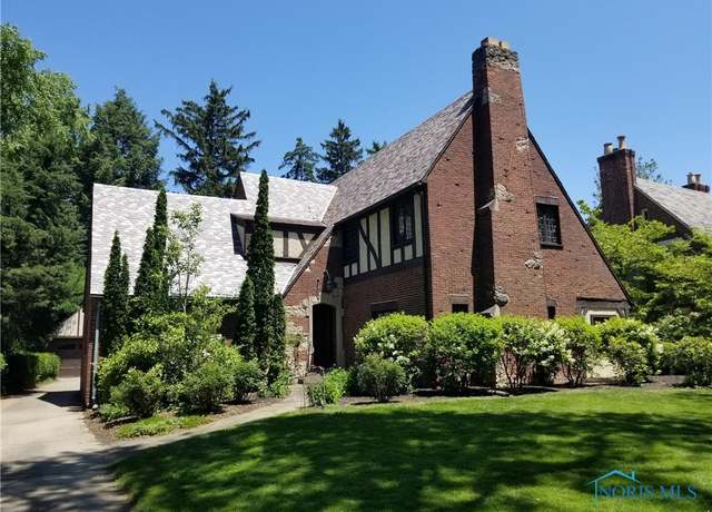 Property at 3704 Brookside Rd, Ottawa Hills, OH 43606, 4 beds, 3.5 baths