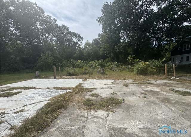 Property at 405 N Holland Sylvania Rd, Toledo, OH 43615