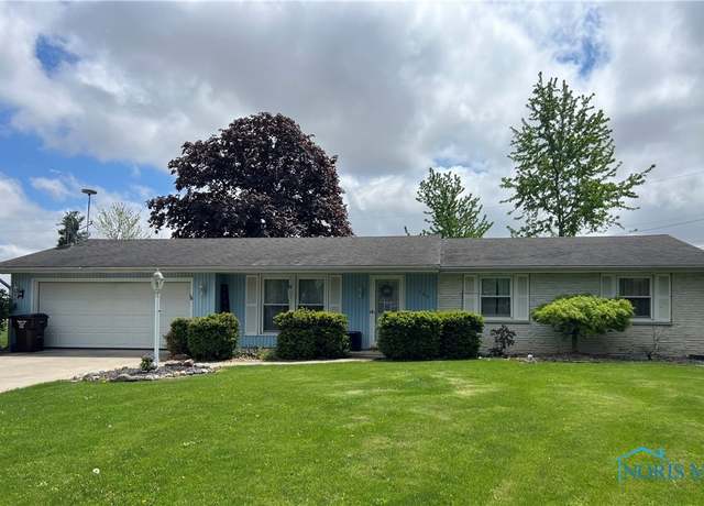 Property at 107 Oak Park Dr, Hicksville, OH 43526, 3 beds, 1.5 baths