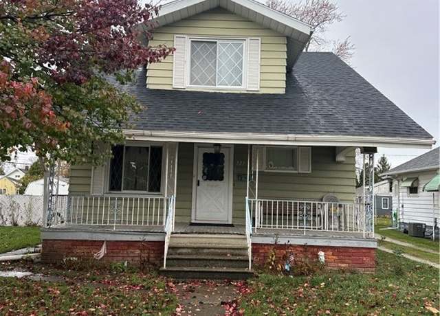 Property at 225 E Union St, Walbridge, OH 43465, 3 beds, 2 baths