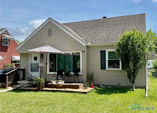 Property at 807 Sandralee Dr, Toledo, OH 43612, 3 beds, 2 baths