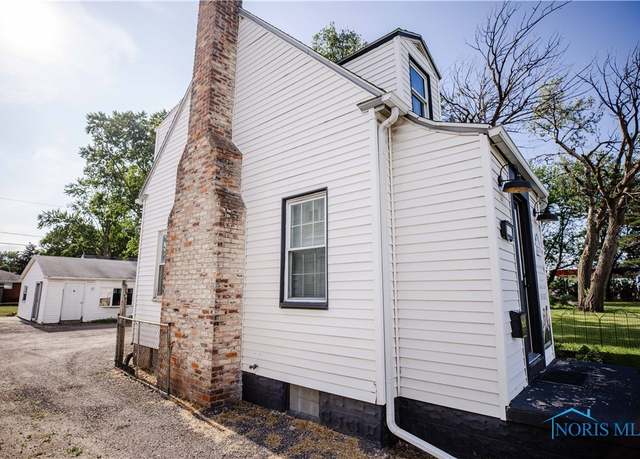 Property at 4911 Douglas Rd, Toledo, OH 43613, 2 beds, 1.5 baths