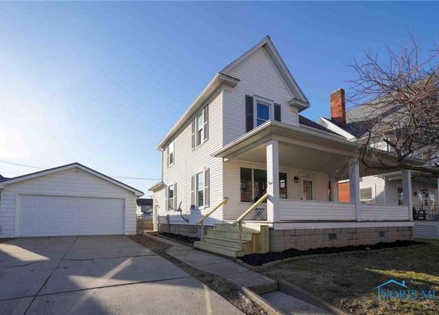 Property at 118 S Wood St, Fremont, OH 43420, 3 beds, 1.5 baths