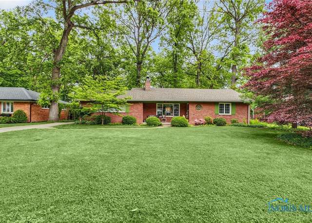 Property at 2742 Sandalwood Ave, Toledo, OH 43614, 3 beds, 1.5 baths
