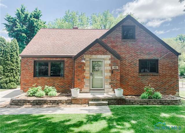 Property at 951 Mulberry St, Perrysburg, OH 43551, 3 beds, 1.5 baths