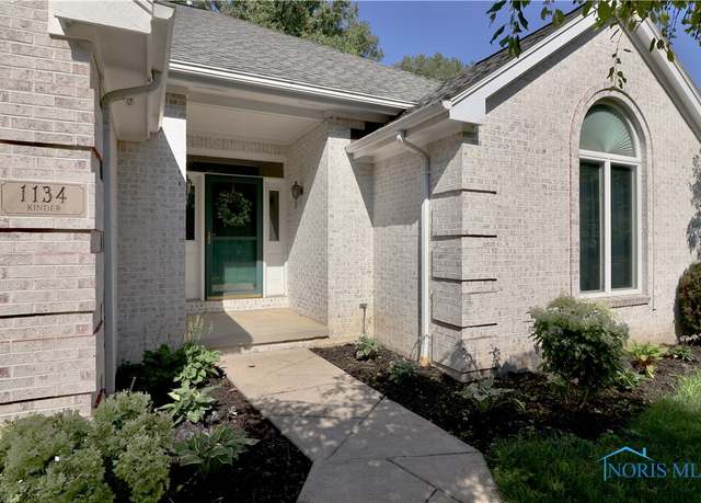 Property at 1134 Kinder Rd, Toledo, OH 43615, 3 beds, 2.5 baths