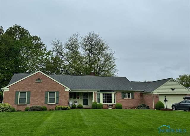 Property at 1006 Fairlawn Dr, Bryan, OH 43506, 3 beds, 2.5 baths