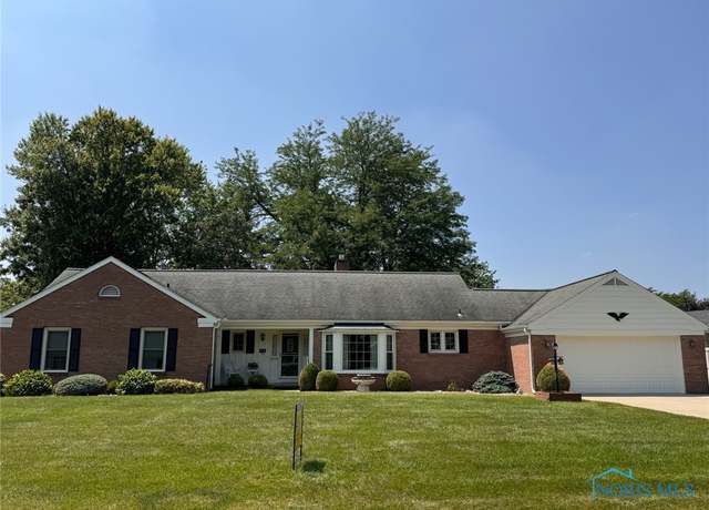 Property at 1006 Fairlawn Dr, Bryan, OH 43506, 3 beds, 2.5 baths