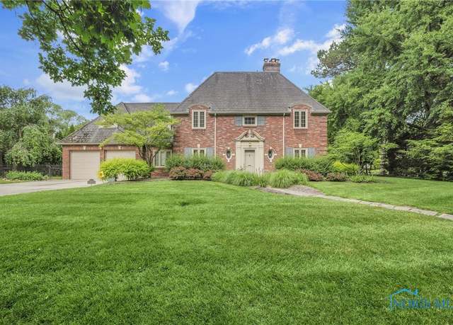 Property at 2461 Barrington Dr, Toledo, OH 43606, 4 beds, 2.5 baths