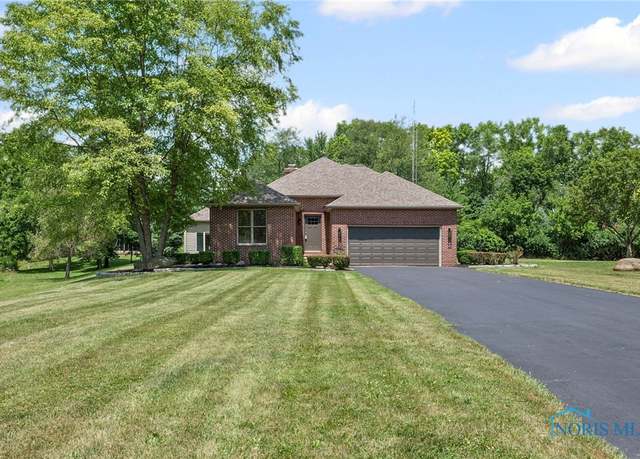 Property at 2120 Saratoga Dr, Findlay, OH 45840, 3 beds, 2.5 baths