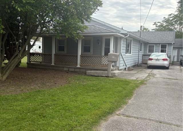 Property at 912 Cresceus Rd, Oregon, OH 43616, 2 beds, 1.5 baths