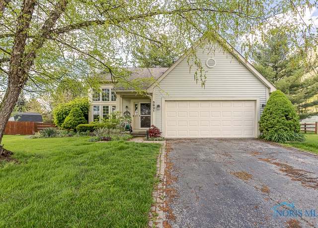 Property at 5621 Forest Green Dr, Toledo, OH 43615, 3 beds, 2 baths
