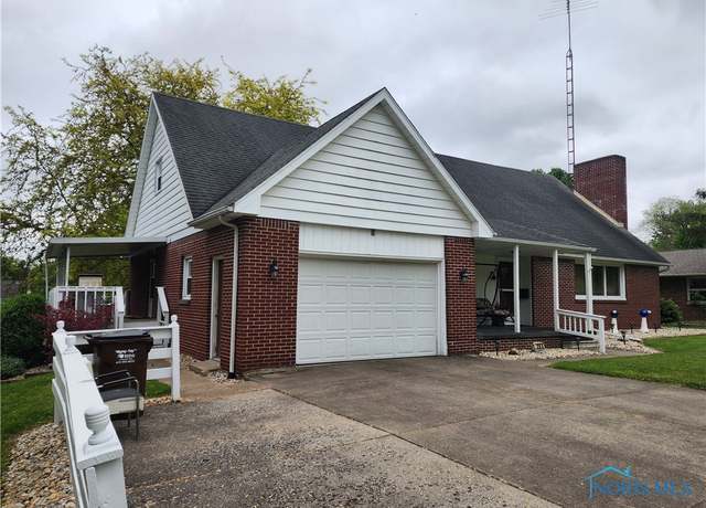 Property at 204 W School St, Napoleon, OH 43545, 4 beds, 2 baths