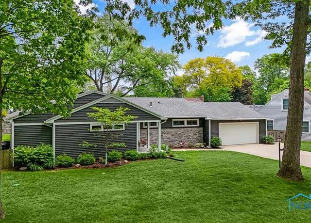 Property at 2714 W Rockridge Cir, Toledo, OH 43606, 4 beds, 2 baths