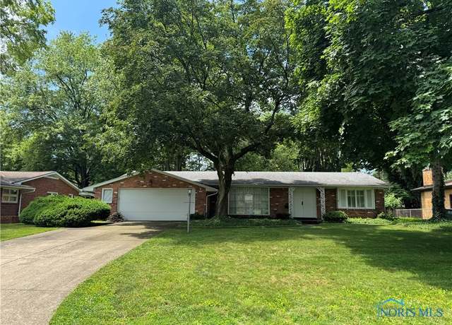 Property at 3425 Orchard Trail Dr, Toledo, OH 43606, 3 beds, 2 baths