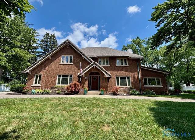 Property at 2132 Burroughs Dr, Toledo, OH 43614, 4 beds, 2.5 baths