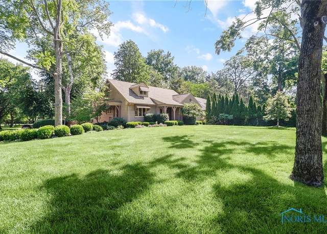 Property at 3998 W Bancroft St, Ottawa Hills, OH 43606, 3 beds, 2.5 baths
