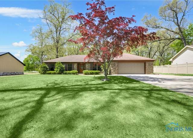 Property at 2006 Huntley St, Holland, OH 43528, 4 beds, 3 baths