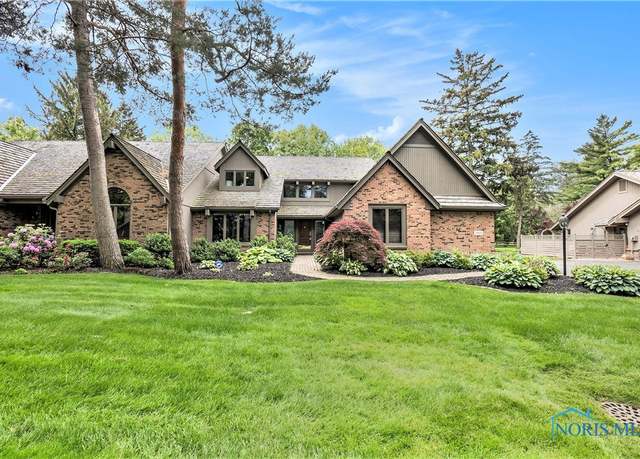 Property at 29605 Shelbourne Rd, Perrysburg, OH 43551, 3 beds, 2.5 baths
