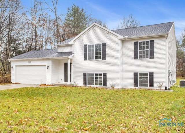 Property at 1509 Lee Ann Ave, Defiance, OH 43512, 4 beds, 2 baths