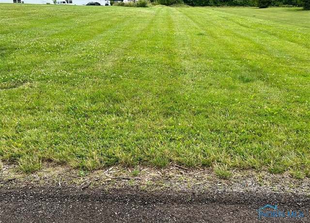Property at 105 Evergreen Ln, Upper Sandusky, OH 43351