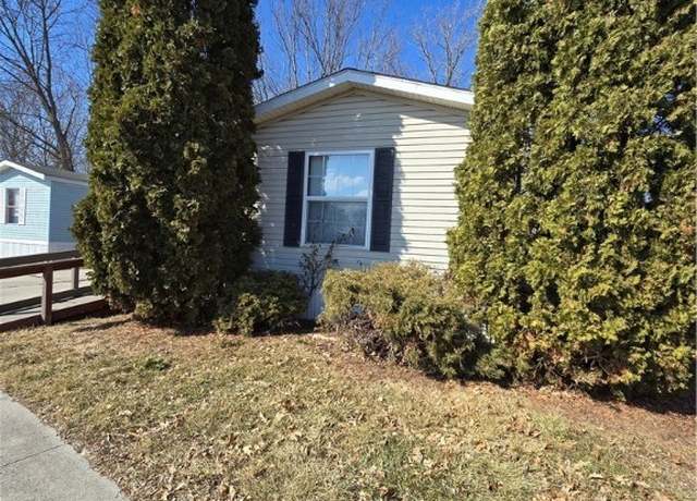 Property at 10222 Edgewood Dr, Findlay, OH 45840, 2 beds, 2 baths