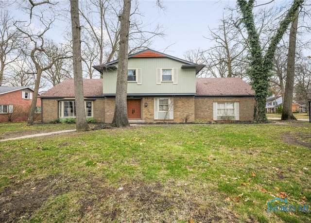 Property at 4610 Plumbrook Dr, Toledo, OH 43623, 4 beds, 3 baths