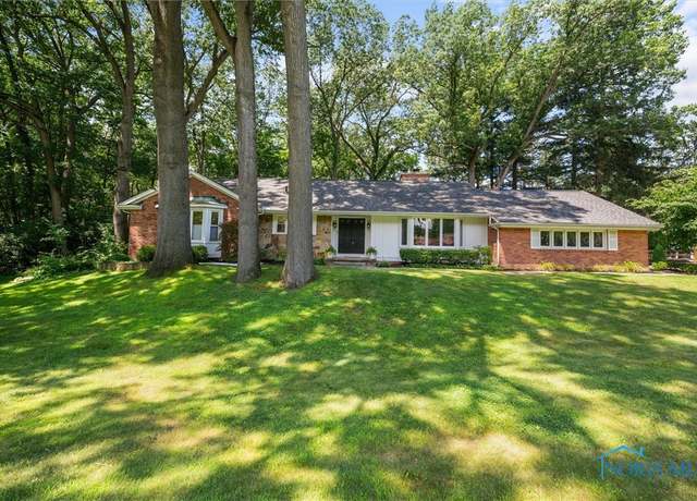 Property at 4139 Nantuckett Dr, Toledo, OH 43623, 3 beds, 2 baths