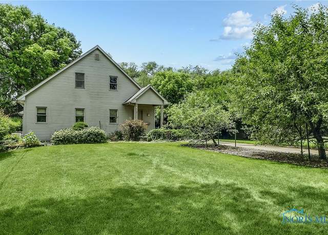 Property at 910 Pine St, Perrysburg, OH 43551, 3 beds, 2 baths