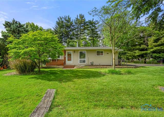 Property at 1765 Newport Ave, Toledo, OH 43613, 3 beds, 1.5 baths