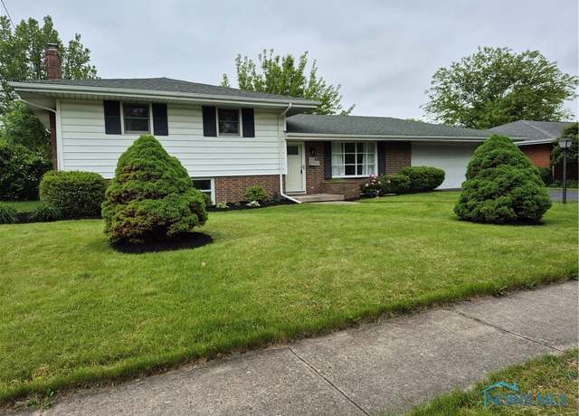 Property at 615 Hillcrest Ave, Findlay, OH 45840, 4 beds, 2 baths
