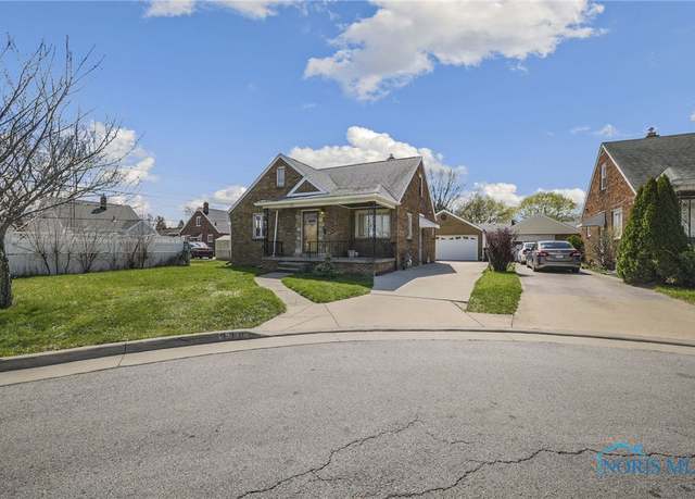 Property at 330 Mont Royal Dr, Toledo, OH 43608, 3 beds, 1 bath