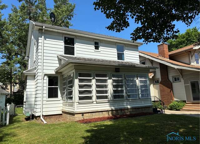 Property at 4033 Eastway St, Toledo, OH 43612, 3 beds, 1.5 baths