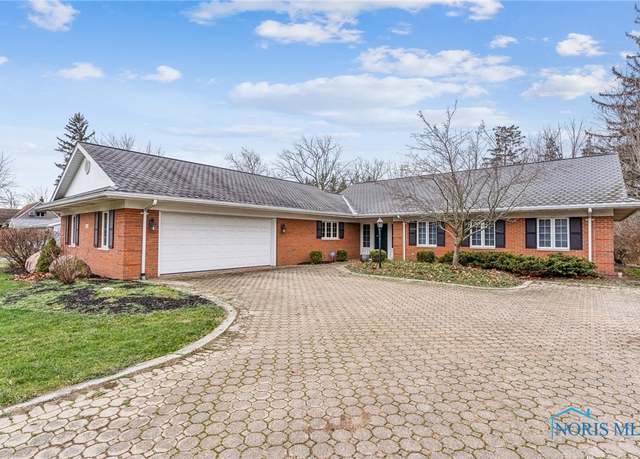 Property at 803 Union St, Ada, OH 45810, 3 beds, 2.5 baths