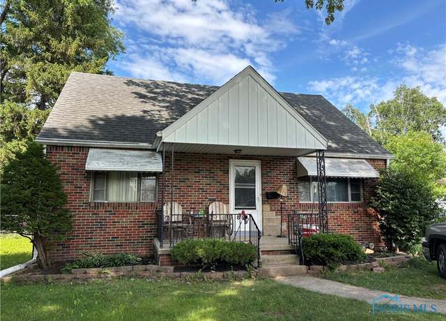 Property at 5542 Ashdale Ct, Toledo, OH 43612, 4 beds, 2 baths