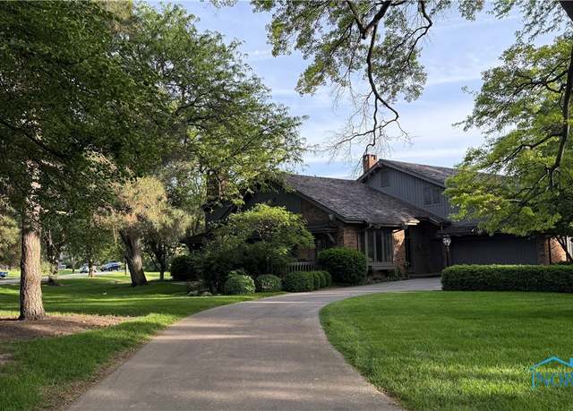 Property at 29802 Sussex Rd, Perrysburg, OH 43551, 4 beds, 4.5 baths