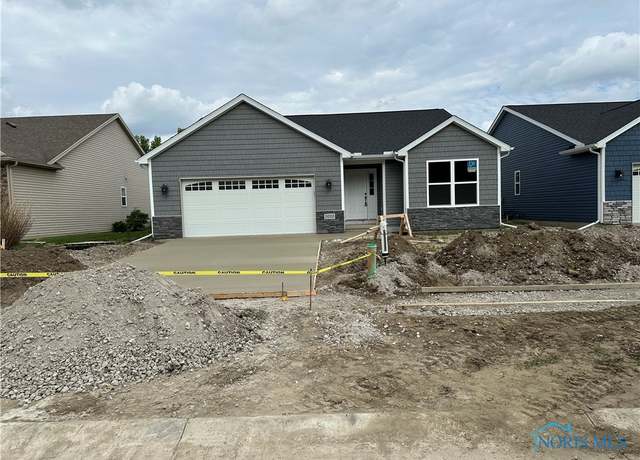Property at 2020 Oakside, Toledo, OH 43615, 3 beds, 2 baths