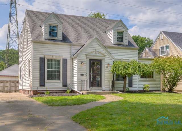 Property at 3912 Rugby Dr, Toledo, OH 43614, 3 beds, 2.5 baths