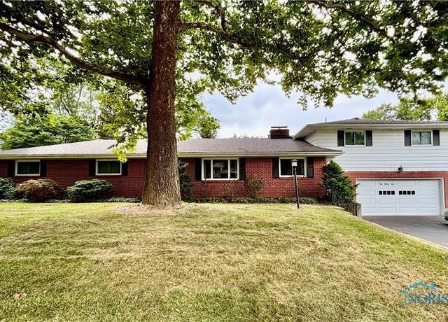 Property at 125 Ottekee Dr, Perrysburg, OH 43551, 5 beds, 2.5 baths
